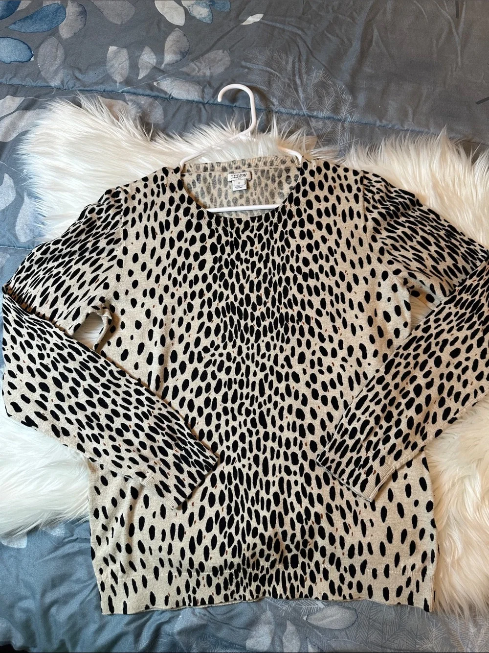 EUC J. Crew Beige Sweater w/Black Animal Print Sz M 🤎🖤 COTTON